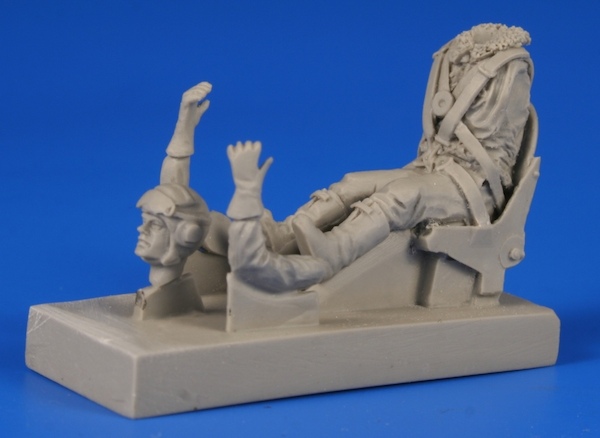 Commonwealth World war 2 fighter pilot in a Spitfire seat for Eduard Spitfire MkVIII, MkIX,Mk XVI (1 Figure) F48292
