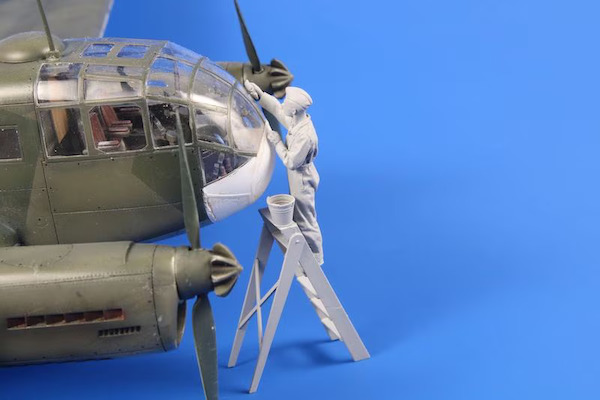 Siebel Si204/Aero C3 Airman cleaning canopy  F-48358