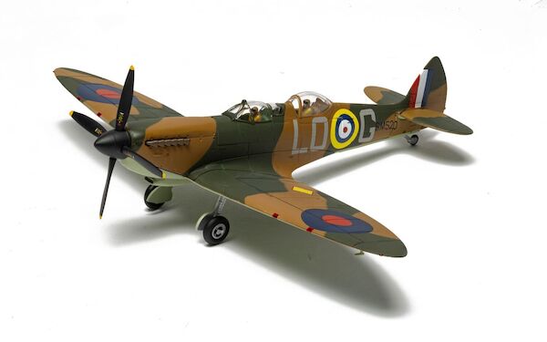 Spitfire T9, SM520/ LO-G (G-ILDA), Presented as Spitfire Mk.I X4382 LO-G, RAF No.602 Sqn, Aircraft operated by Spitfires.com, Goodwood Aerodrome AA29203