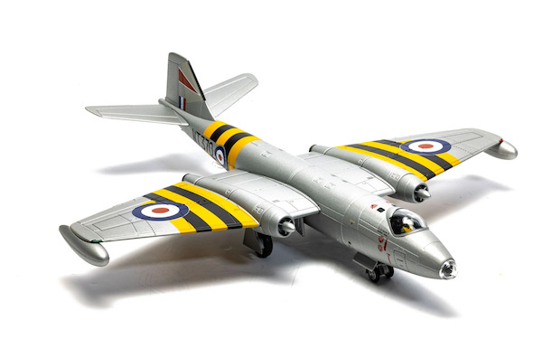 Canberra B.6 WT370, Wg. Cdr. Paul Mallorie AA34711