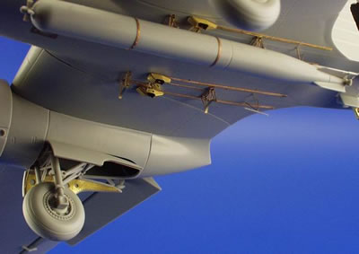 Savoia Marchetti SM79-II Sparviero Exterior (Trumpeter) E48-452