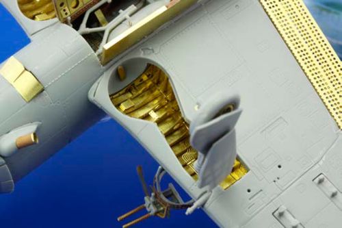 Detailset Curtiss SB2C Helldiver Undercarriage (Cyber Hobby) E72-550