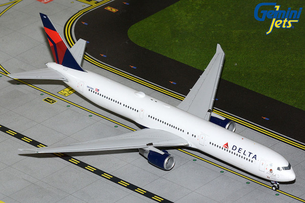 Boeing 767-400ER Delta Air Lines "Vince Dooley" N842MH  G2DAL1444