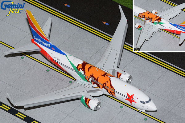 Boeing 737-700 Southwest Airlines "California One" N943WN flaps down G2SWA1010F