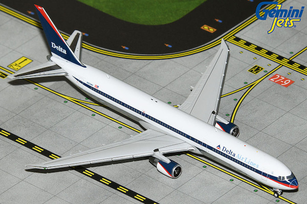 Boeing 767-400ER Delta Air Lines N826MH GJDAL2151