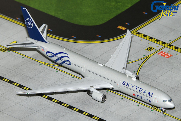 Boeing 767-400ER Delta Skyteam N844MH GJDAL2156