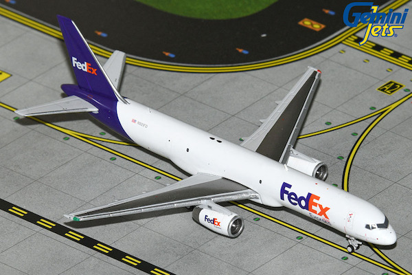 Boeing 757-200SF FedEx Express N921FD  GJFDX1993