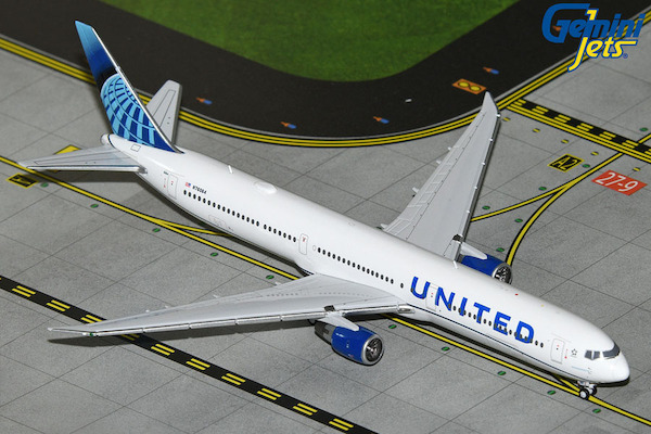Boeing 767-400ER United Airlines N76064  GJUAL2152