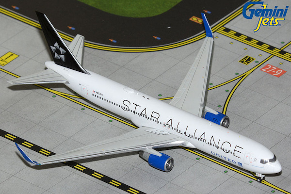 Boeing 767-300ER United Airlines "Star Alliance" N653UA GJUAL2313