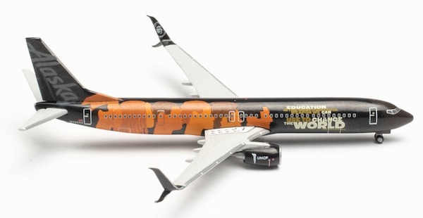 Boeing 737-900ER Alaska Airlines N492AS "Our Commitment" 535922
