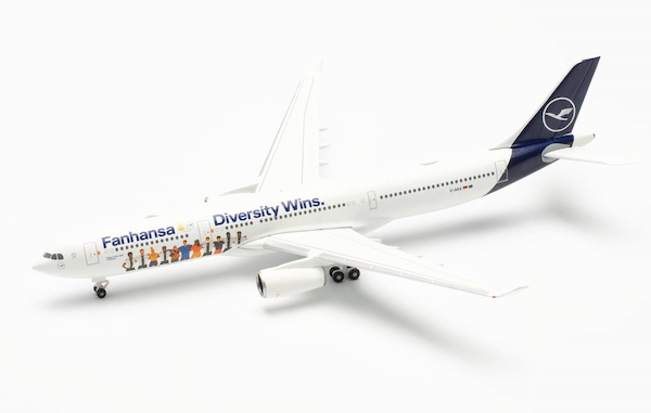 Airbus A330-300 Lufthansa Fanhansa - Diversity Wins D-AIKQ  537216