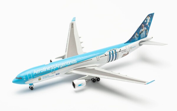 Airbus A330-200 Aerolíneas Argentinas "Argentina Football Livery" LV-FVH 537247