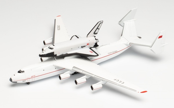 Antonov An225 Mriya & Buran Orbiter CCCP-82060 562812