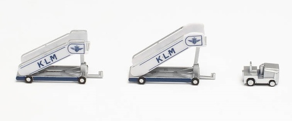 Airport Accessories Historic Stairs (2 st.) + tractor (1 st.) KLM  571883