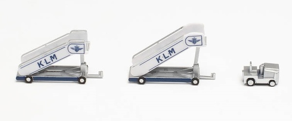 Airport Accessories Historic Stairs (2 st.) + tractor (1 st.) KLM 571883