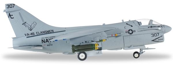 A7E Corsair II US Navy, VA-46 "Clansmen" 307 580175