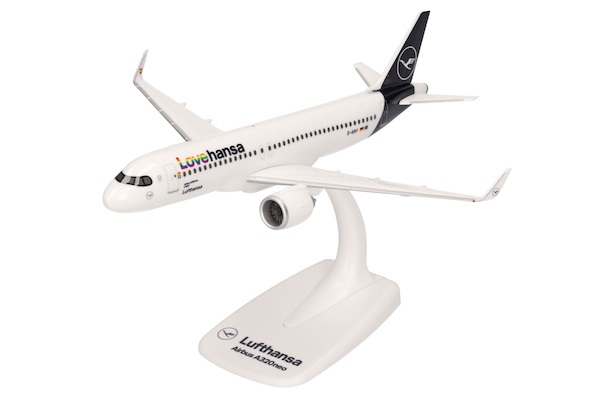 Airbus A320neo Lufthansa Lovehansa D-AINY 613880