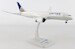 Boeing 787-8 Dreamliner United N28912 with Wifi Radome