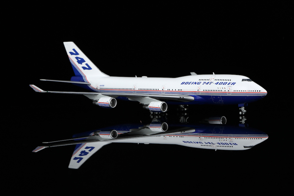 HX Models B611601 Boeing 747-400 House Colors N747ER