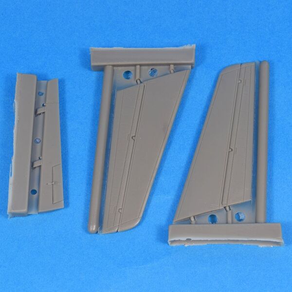 FJ-2 Fury Tail Surfaces (Kitty Hawk)  HMR48033