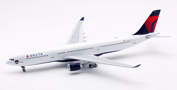 Airbus A330-323 Delta Air Lines N802NW Cirium Platinum Award sticker IF333DL0924