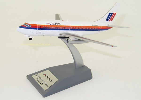 United Airlines Stars Bars Boeing 737-200 Airplane Miniature Model N9032U Diecast 1:200 Part# A012-IF732009 