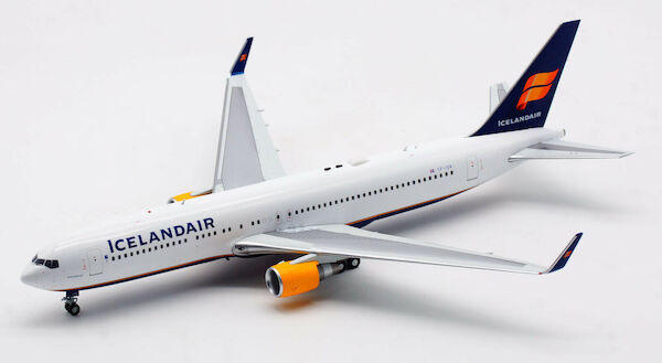 Boeing 767-300 Icelandair TF-ISN IF763FI0821
