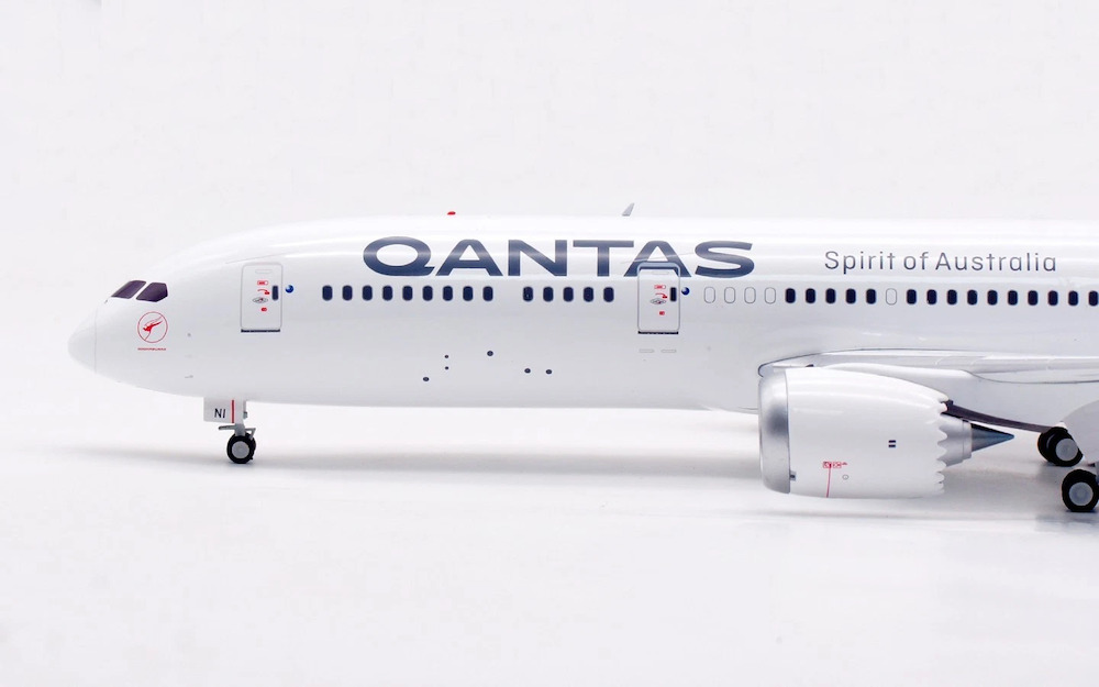 Inflight 200 IF789QF0525 Boeing 787-9 Dreamliner Qantas VH-ZNI