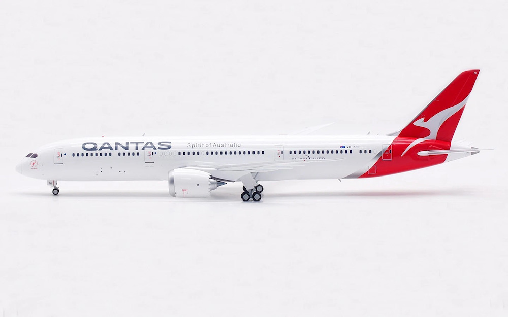 Inflight 200 IF789QF0525 Boeing 787-9 Dreamliner Qantas VH-ZNI