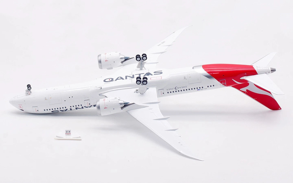 Inflight 200 IF789QF0525 Boeing 787-9 Dreamliner Qantas VH-ZNI