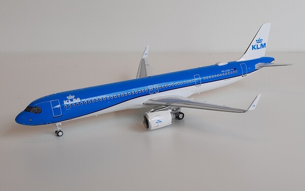Airbus A321neo KLM Royal Dutch Airlines "Braamvlinder / Peach Blossom" PH-AXB IFLHS010