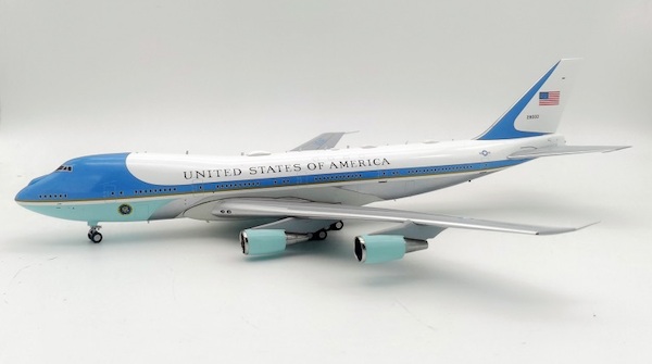 Boeing 747-200 VC-25A USAF, Air Force One, 28000 Polished with keyring IFVC25A0222P