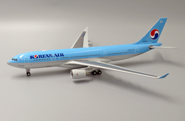 Airbus A330-200 Korean Air HL8228  EW2332002