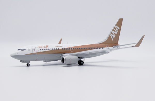 Boeing 737-700 All Nippon Airways "Gold" JA01AN EW2737001
