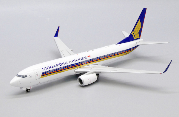 9V-MGA mit Ständer JC Wings JCEW2738015 1/200 Singapur Airlines B737-800 Reg 