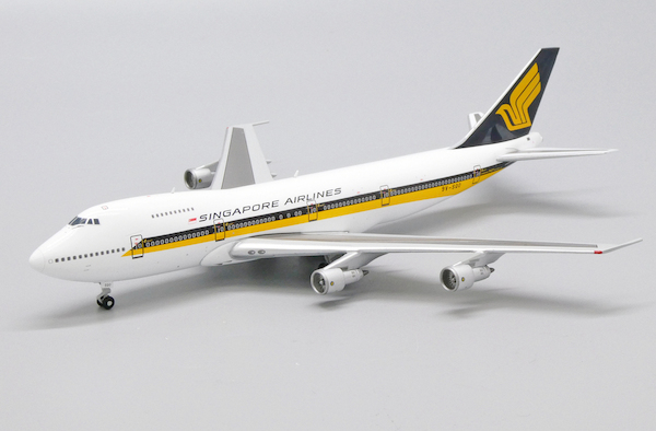 Boeing 747-200 Singapore Airlines 9V-SQO EW4742002