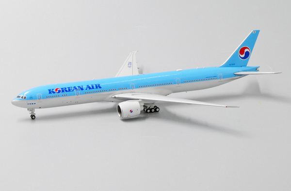 Boeing 777-300ER Korean Air HL7204 EW477W005
