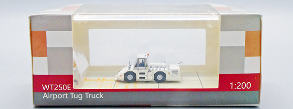 Airport Accessories JAL Komatsu WT250E Towing Tractor GSE2WT250E03