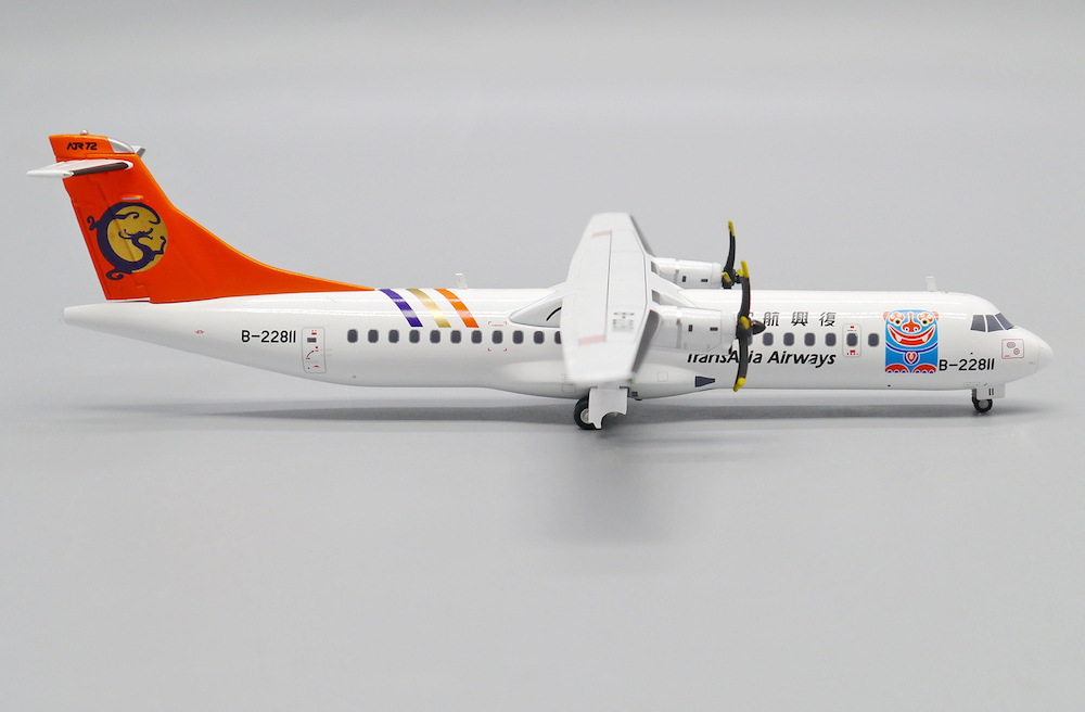 お歳暮 人気 オシャレ LH2300 Wings JC ATR72-500  Airways TransAsia 民間航空機