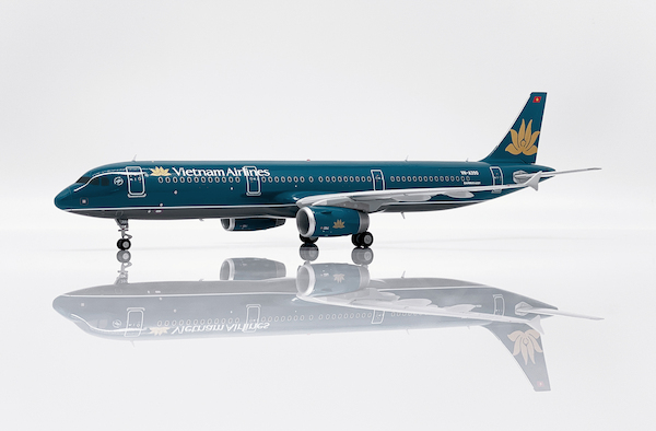 Airbus A321-200 Vietnam Airlines VN-A390 LH2421