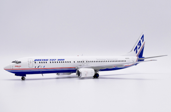 Boeing 737-900 Boeing Company N737X LH2456