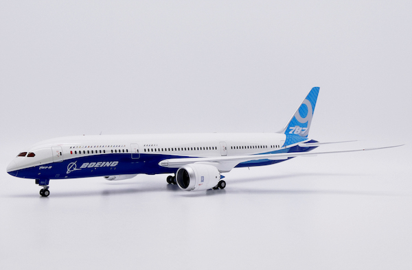 Boeing 787-9 Dreamliner House Color N789EX  LH2473