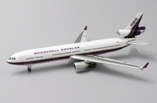 McDonnell Douglas MD11 McDonnell Douglas House Color N211MD  LH4076