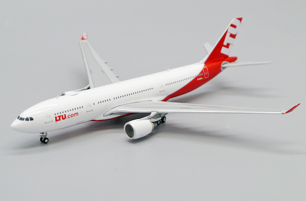 Airbus A330-200 LTU D-ALPI LH4208