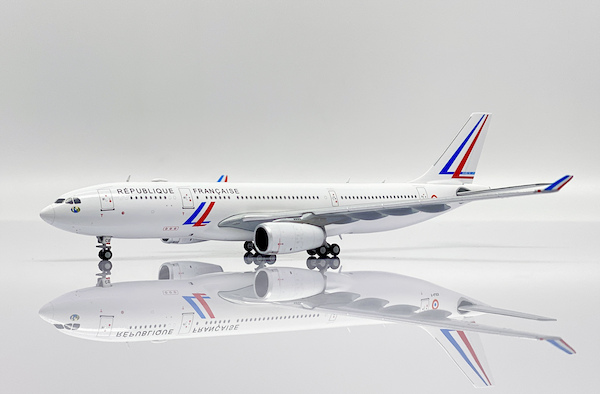Airbus A330-200 French Air Force/ Armée de l'Air F-UJCS With Antenna LH4224