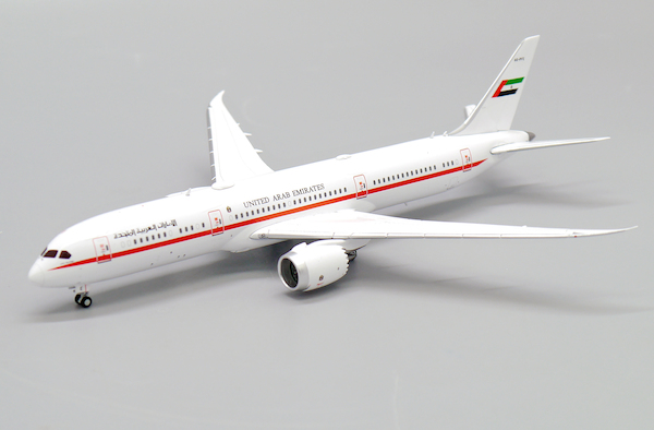 Boeing 787-9 Dreamliner UAE Abu Dhabi A6-PFE With Antenna LH4244