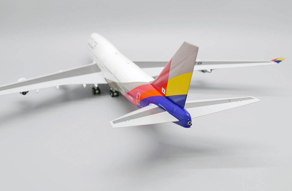 JC Wings XX20125 Boeing 747-400 Asiana Airlines 