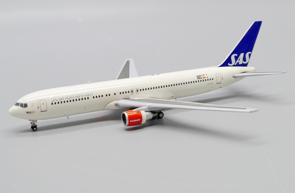 【超安い】 XX40030 Wings JC Boeing Airlines Scandinavian SAS 767-300ER 民間航空機