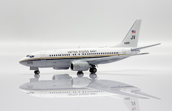 Boeing 737-700 C40A Clipper US Navy 165829  XX40075