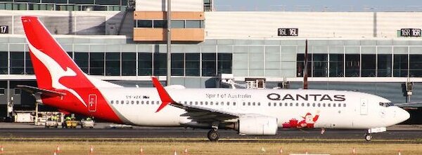 Boeing 737-800 Qantas "Santa" VH-VZX XX40614